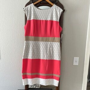 Studio One White and Cream Sheath Dress Sleeveless Crew Neck